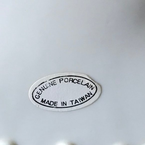 Vintage Bulova Porcelain Mantle/Desk Clock, Off White,  Gold, Purple Flowers - Picture 6 of 7